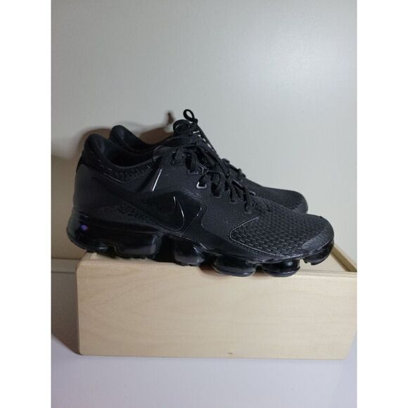 Nike Air VaporMax Flyknit 3.0 Triple Black Size 7Y - Picture 2 of 3